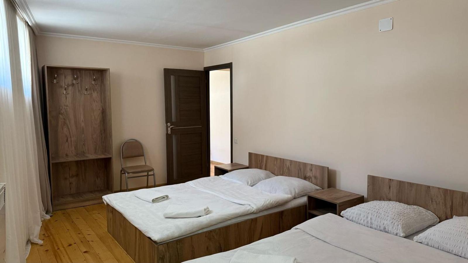 Eka'S Guest House Местия Экстерьер фото