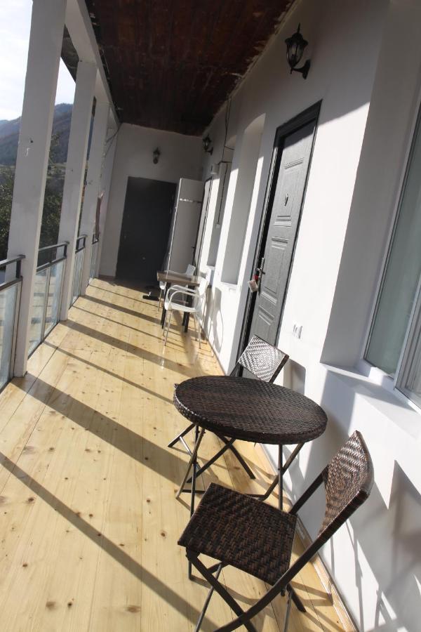 Eka'S Guest House Местия Экстерьер фото